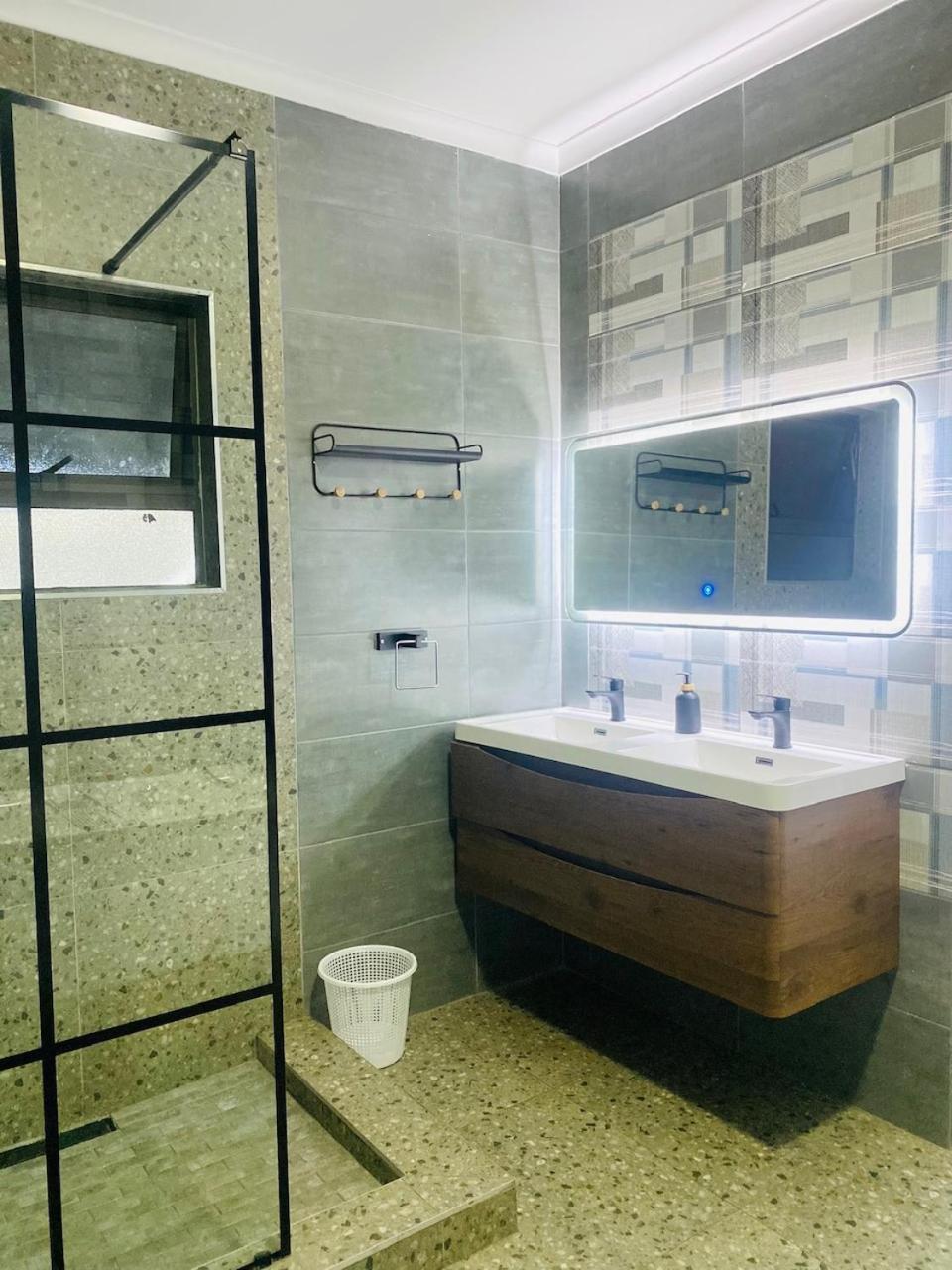 Airport Imperial Guest House Kempton Park Extérieur photo